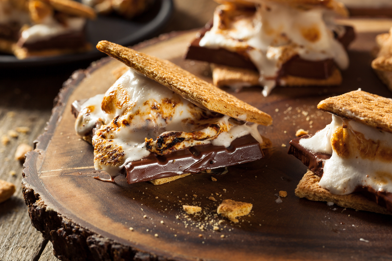 Homemade Gooey Marshmallow S'mores with Chocolate