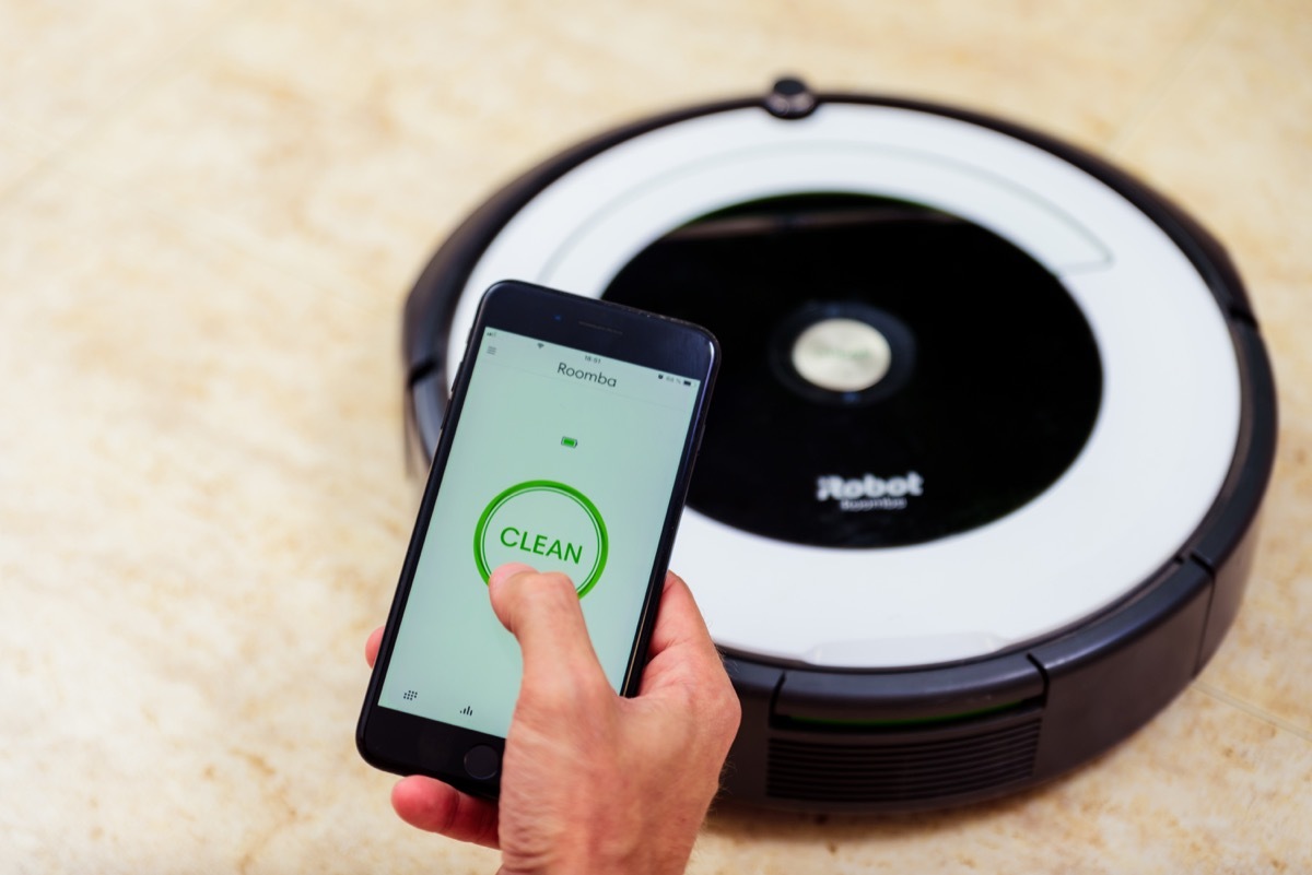 A smart vacuum robot