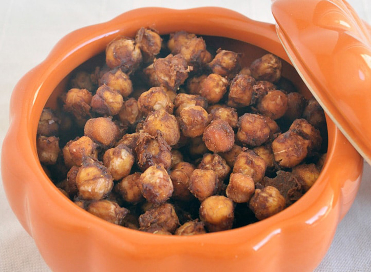 pumpkin spice roasted chickpeas