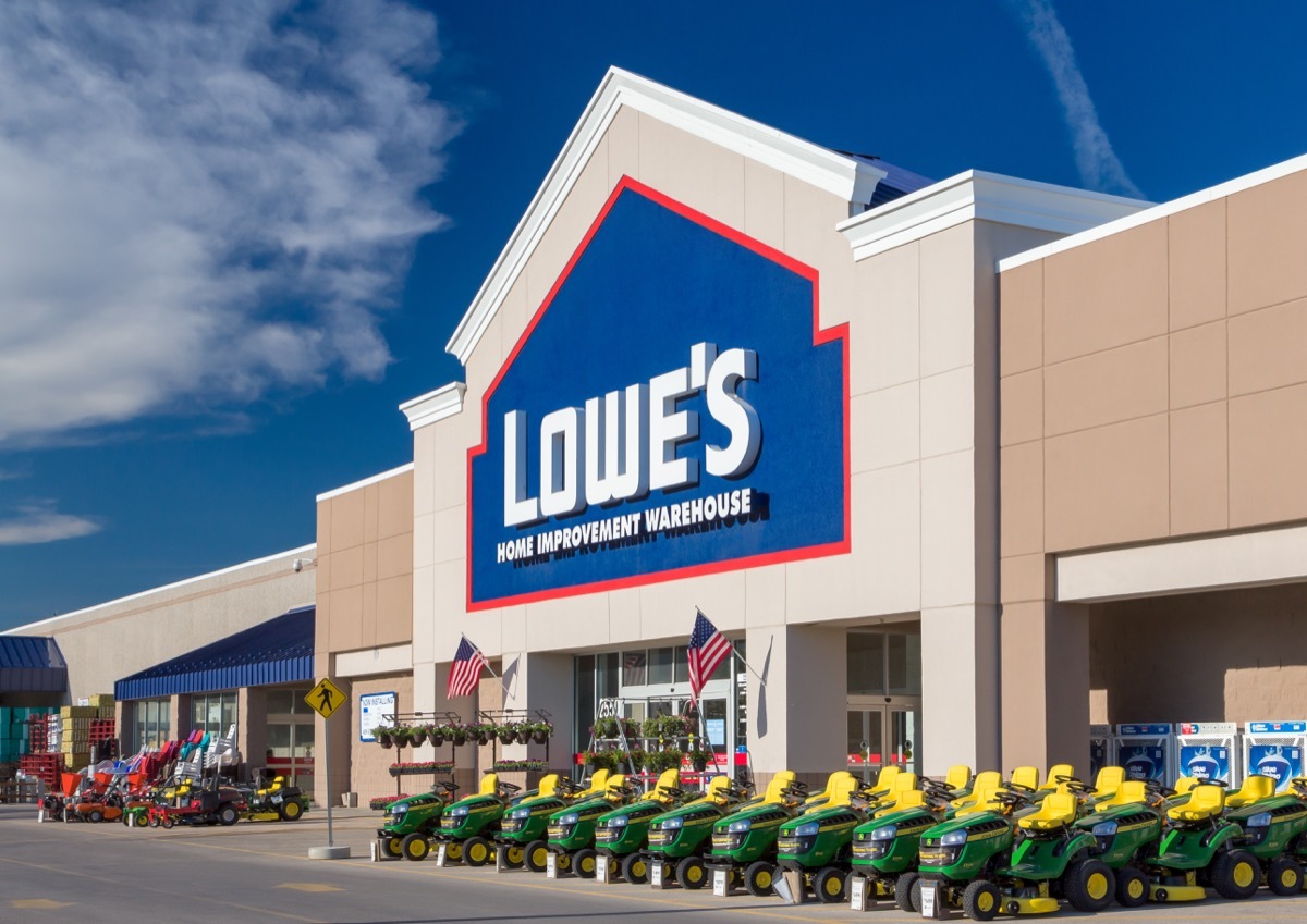 Lowe's Store {Save Money on Kitchen Appliances}