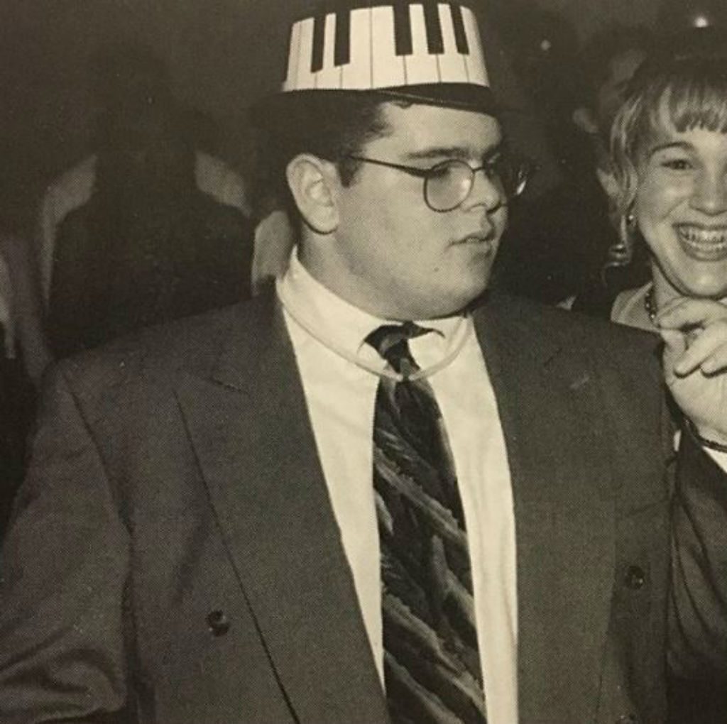 Josh Gad in a fabulous hat