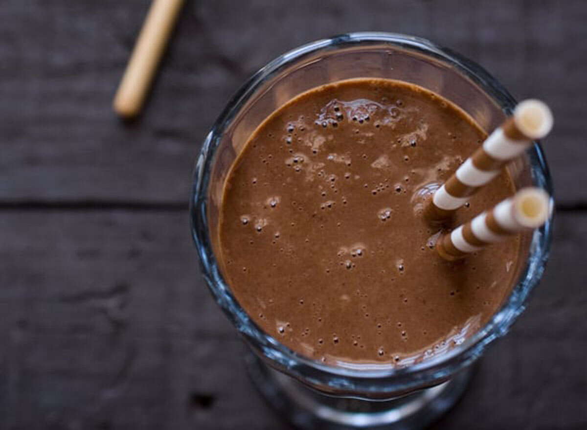 raw chocolate banana smoothie