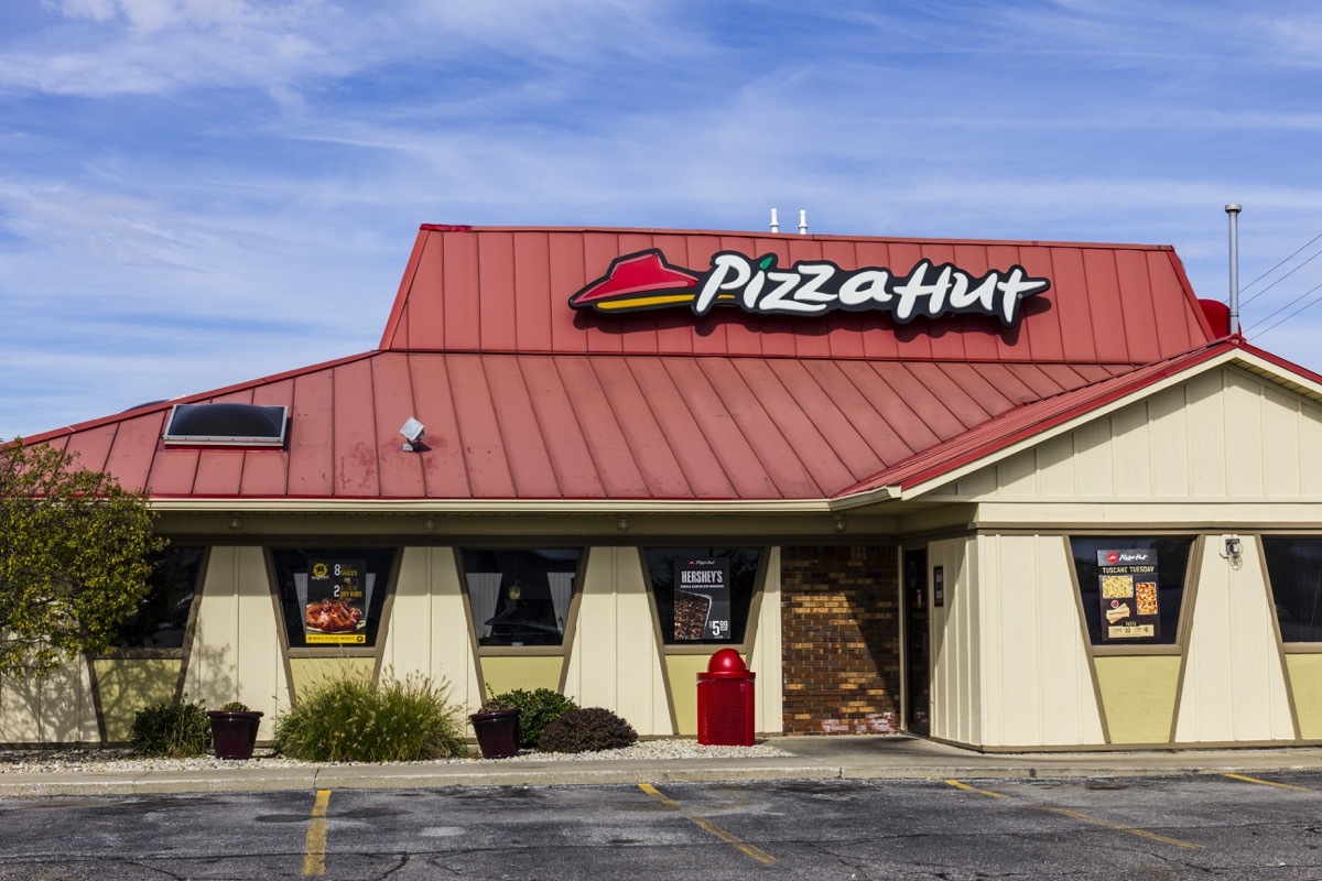 Pizza Hut restaurant exterior