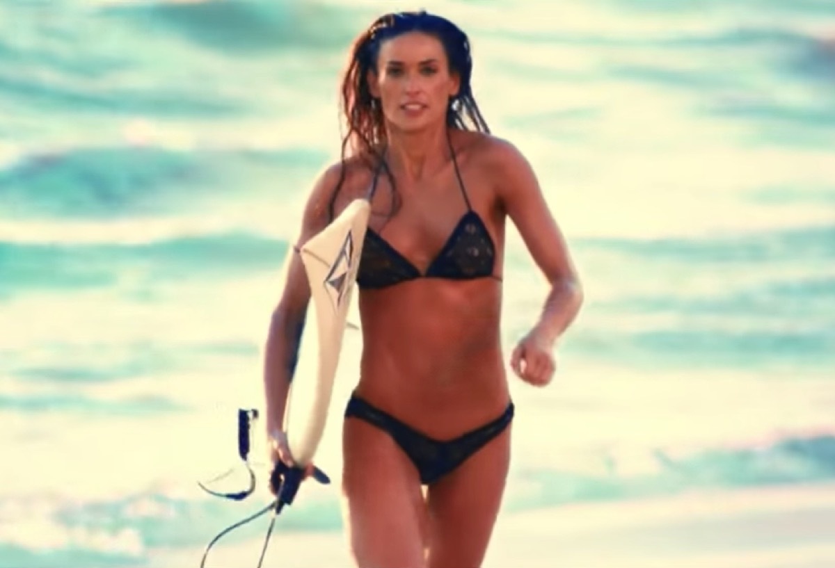 Demi Moore in bikini in Charlie's Angels: Full Throttle