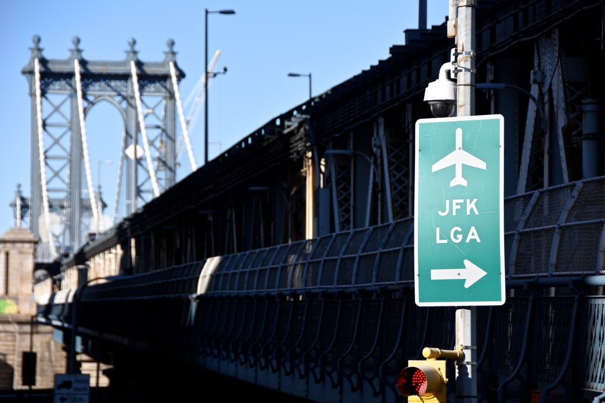 signs of jfk and laguardia airport