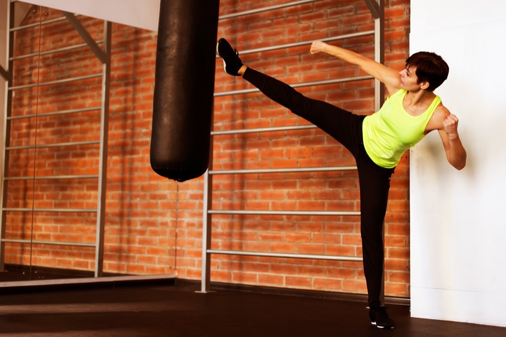 woman kickboxing