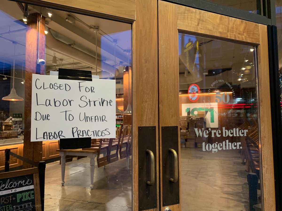 closed sign starbucks strike