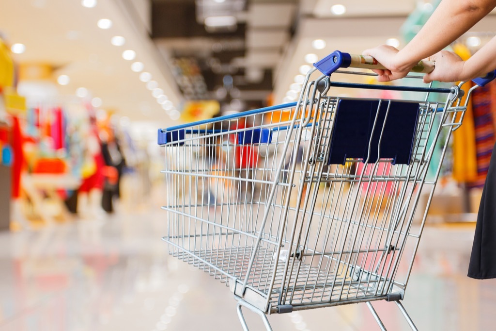 shopping cart in middle of aisle, annoying things people do