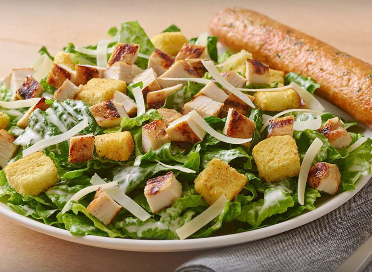 applebees grilled chicken caesar salad