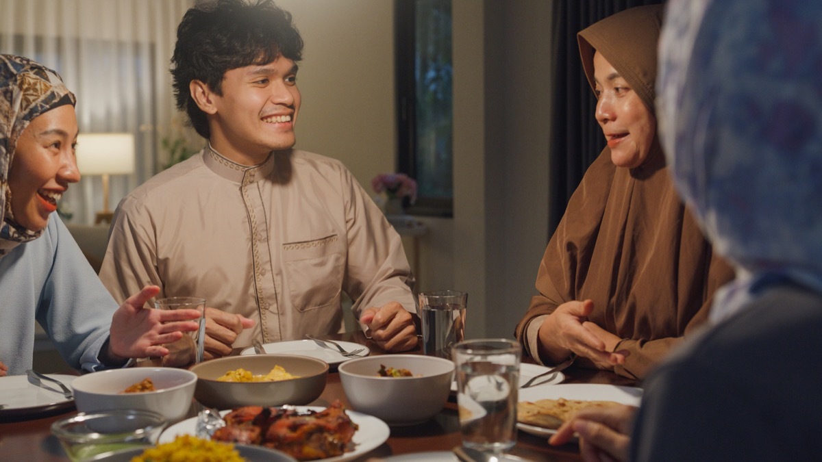 family asking questions during a fun family dinner