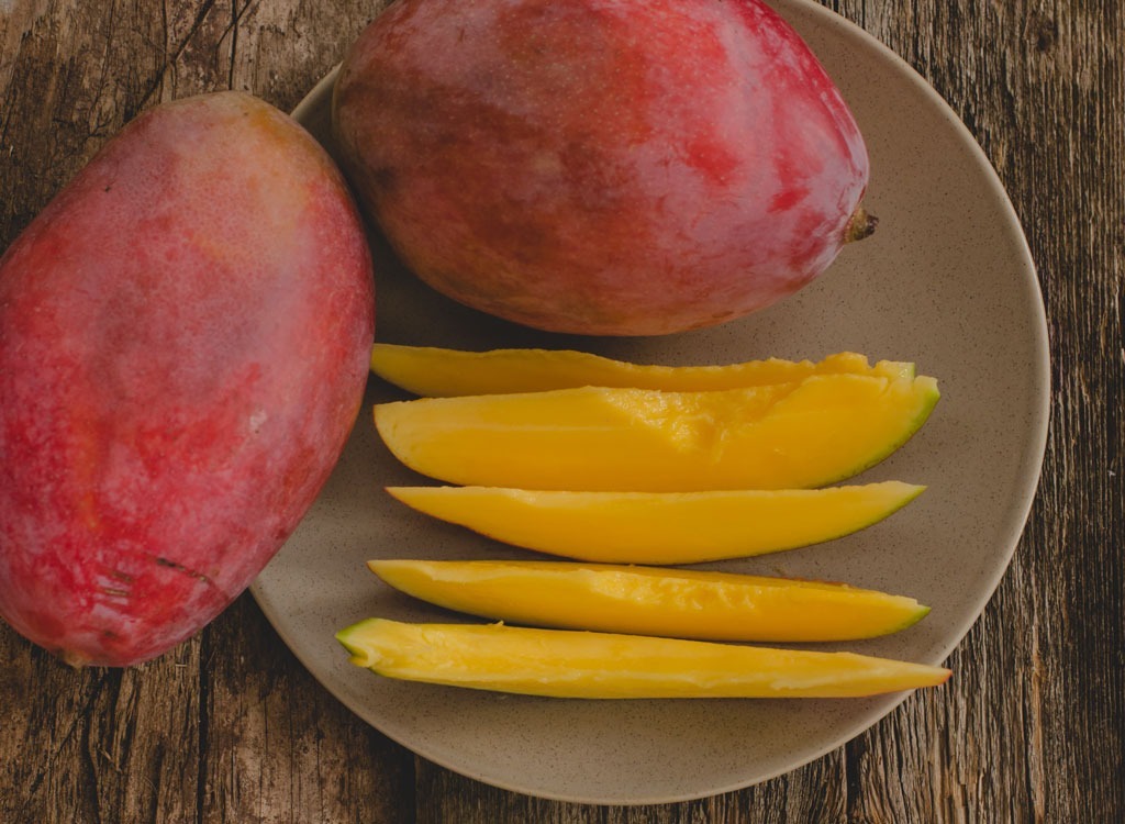 Mango with slices