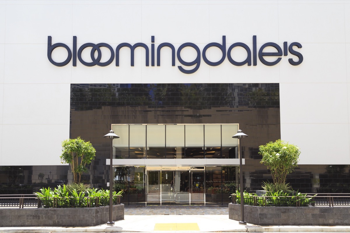 Bloomingdales Storefront {Return Policies}