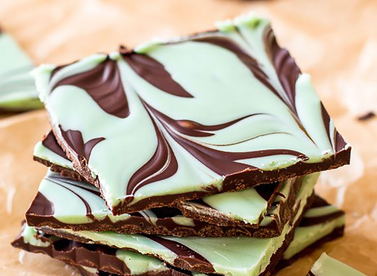 mint chocolate swirl bark pieces