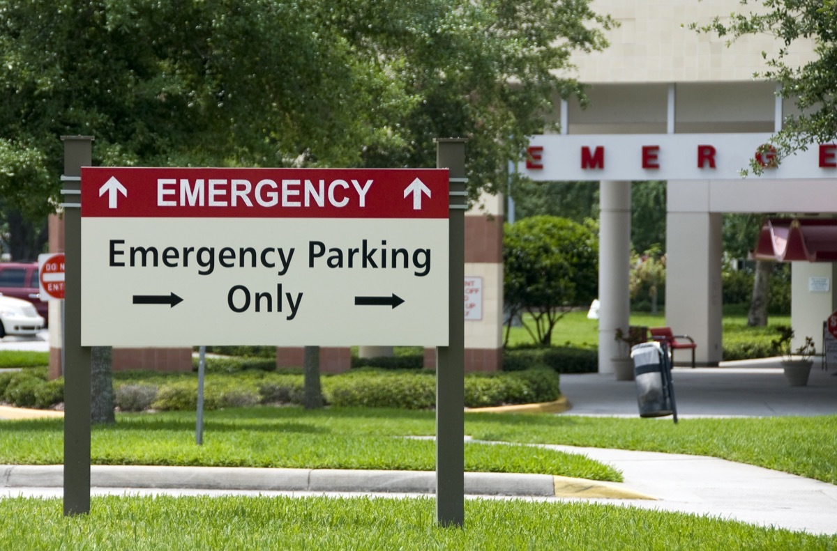 Hospital emergency entrance sign giving directions to emergency parking