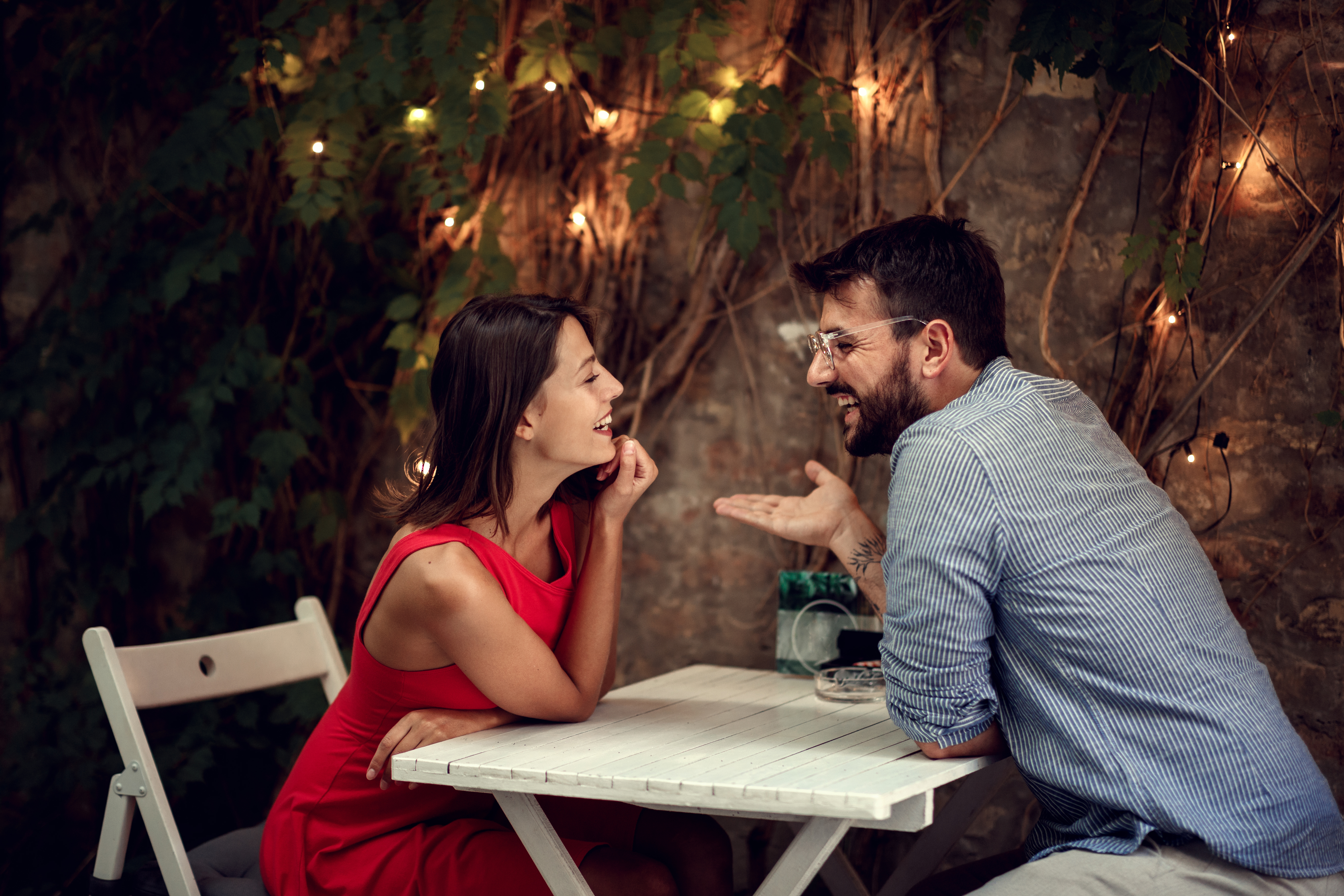 couple flirting at restaurant