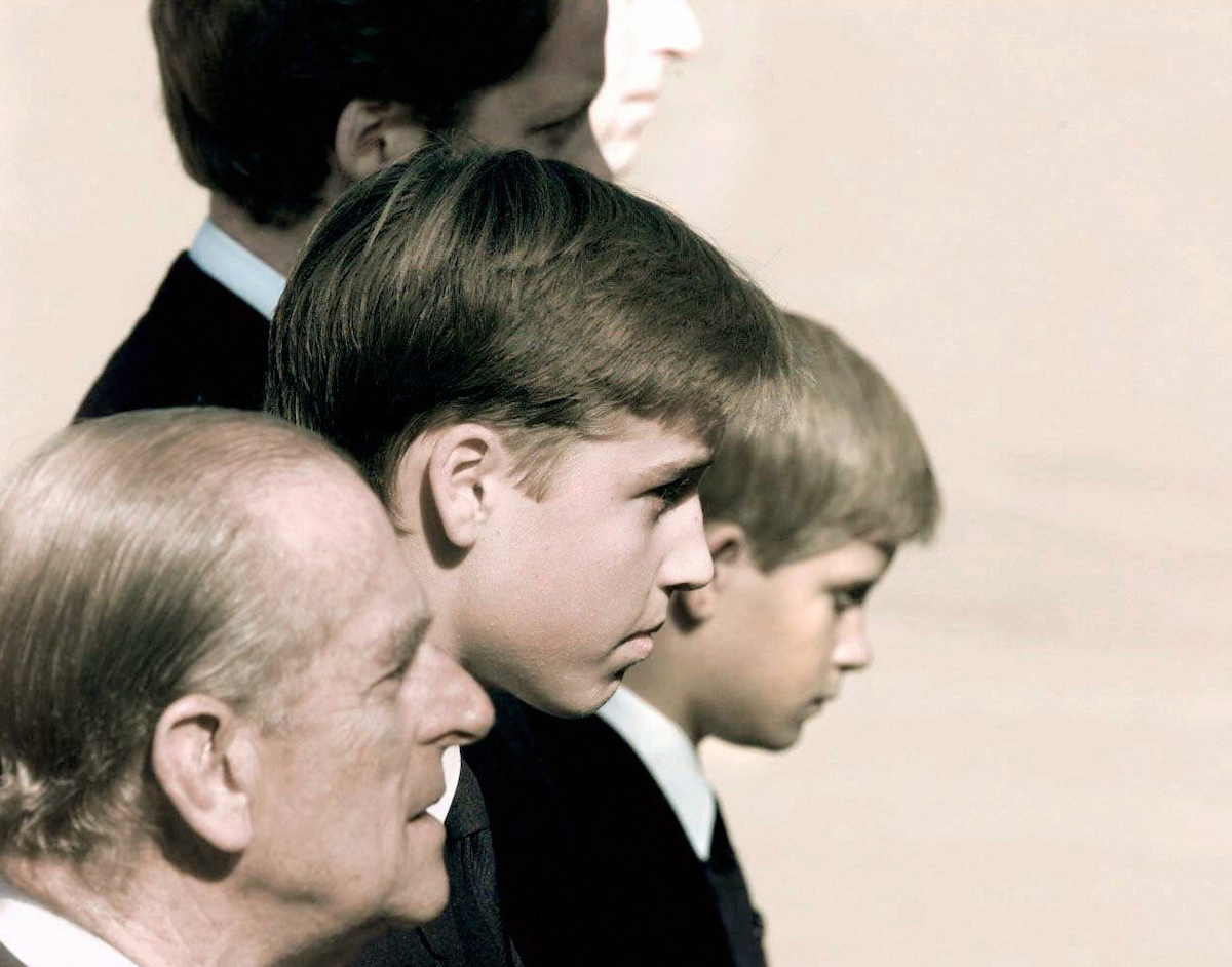 The Royal family's members Prince Philip (L), Prince William (2nd), Prince Harry, Diana's brother and Prince Charles (R/top) walk behind Princess Diana's coffin, in London