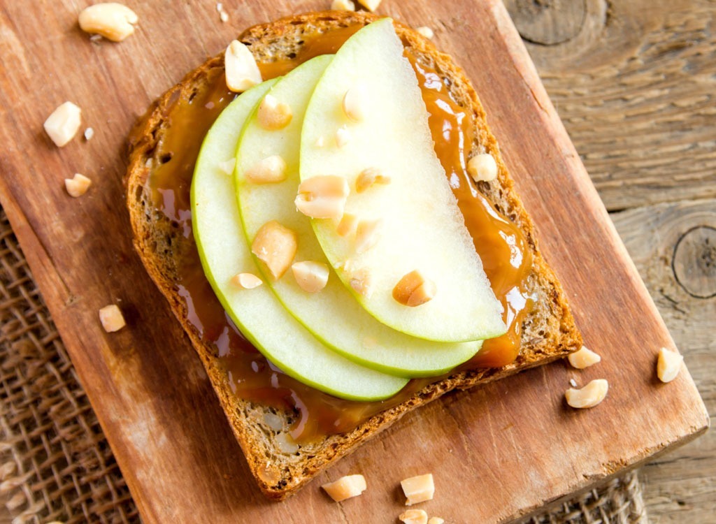 Bread with apple and peanut butter