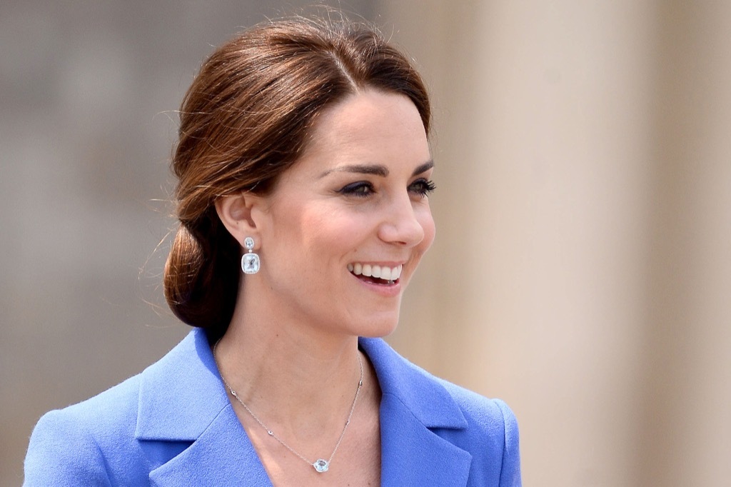 kate middleton celebrities flying coach