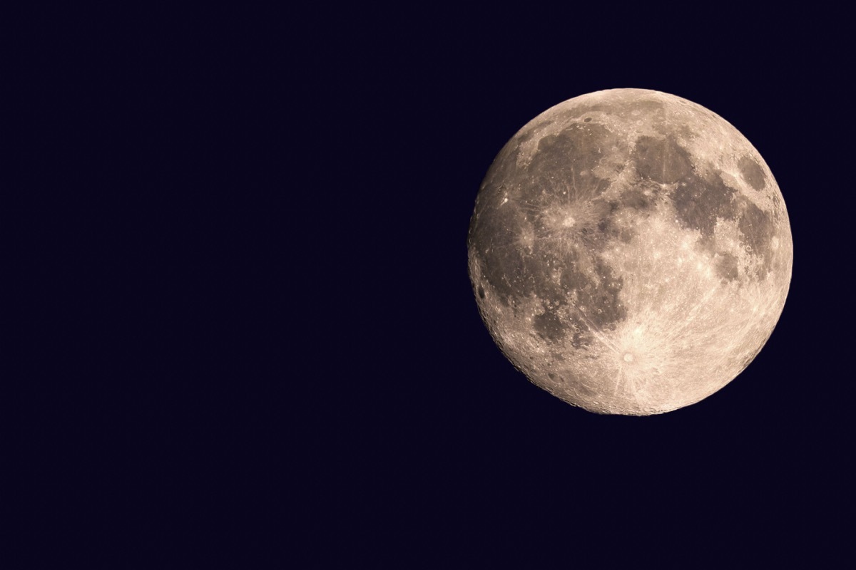 supermoon close-up