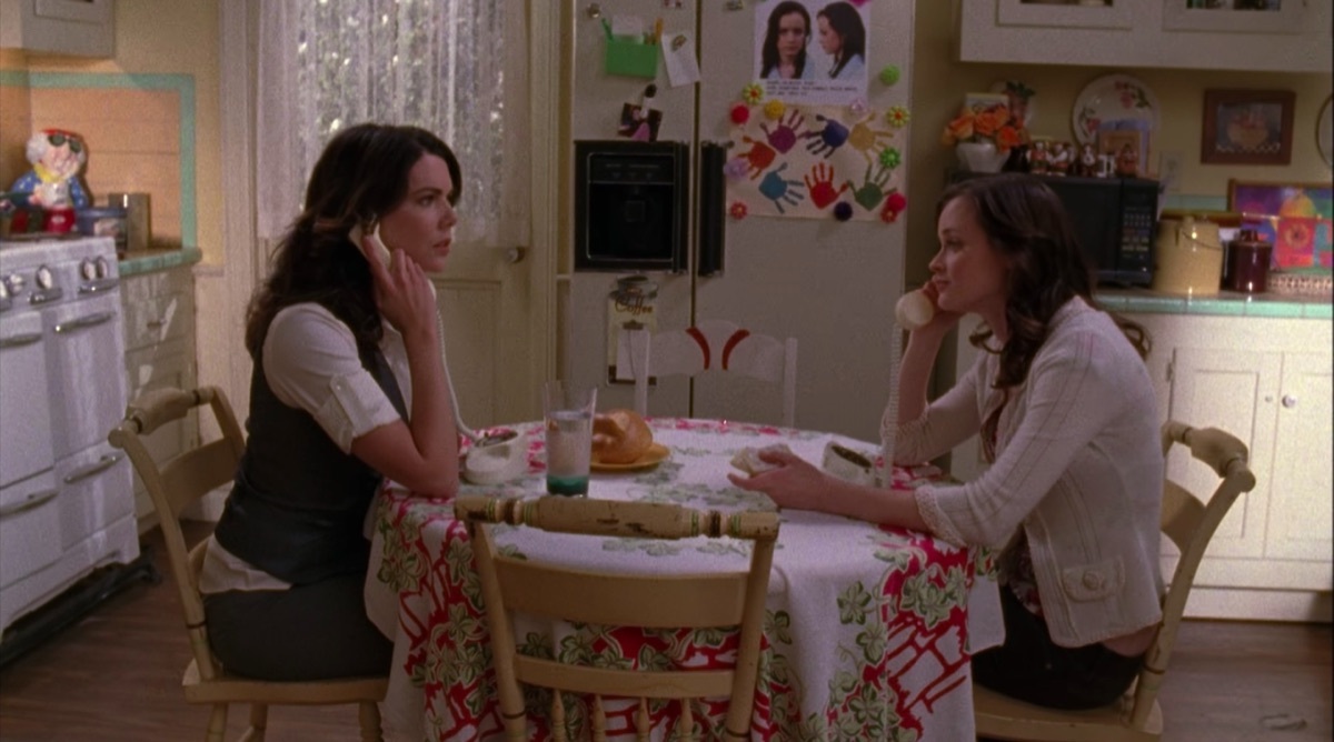 Lauren Graham and Alexis Bledel in Gilmore Girls