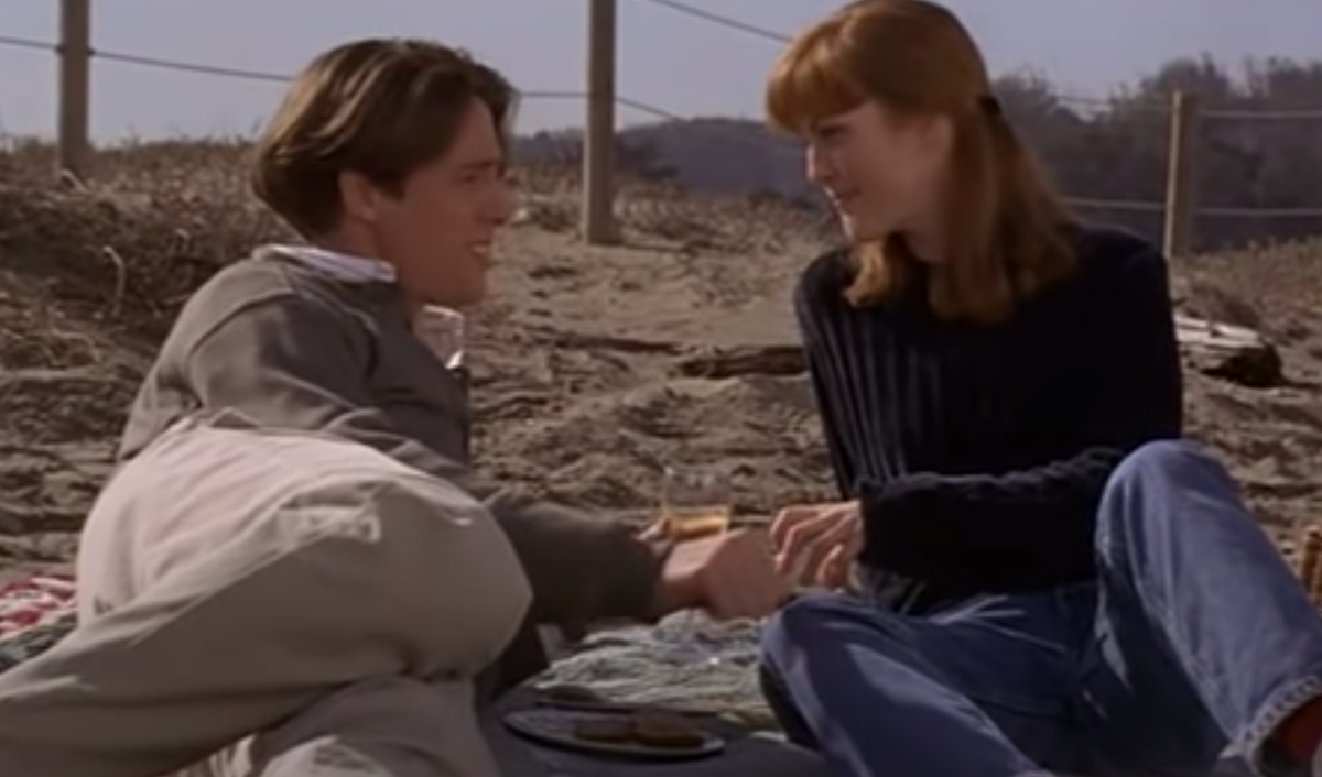 Hugh Grant and Julianne Moore in 