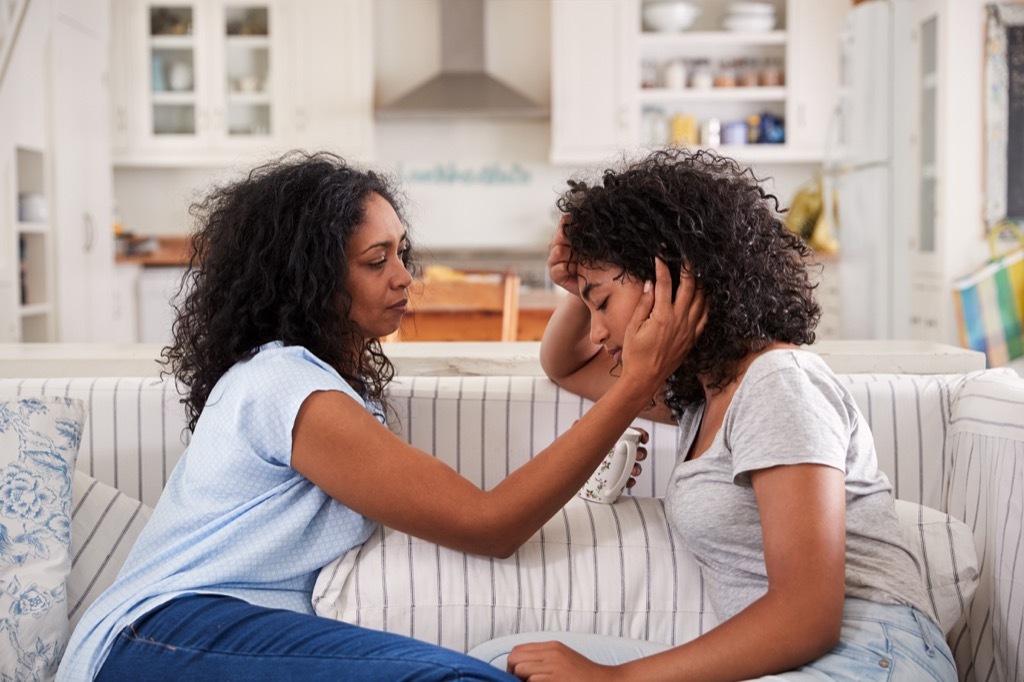 mom helping daughter Moms Should Never Say