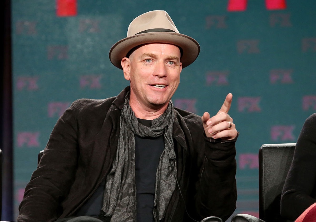 Ewan mcgregor speaks and lifts his finger