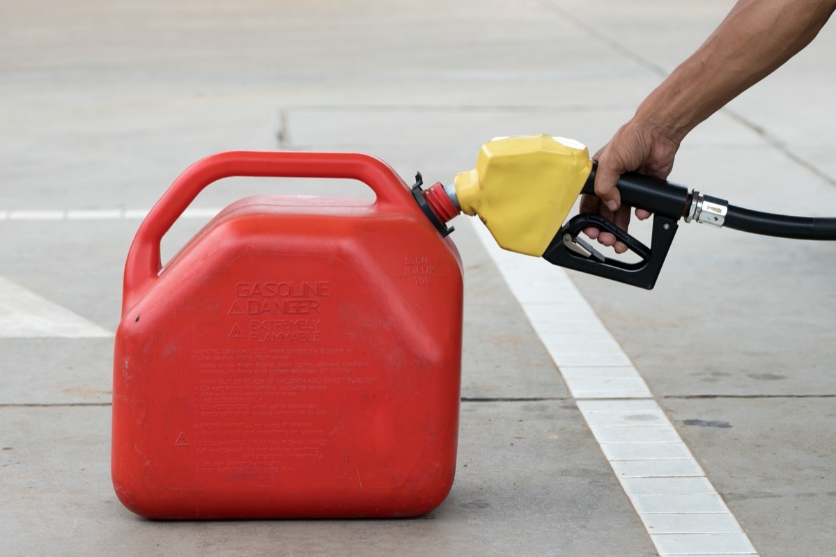 hand filling gas can from pump