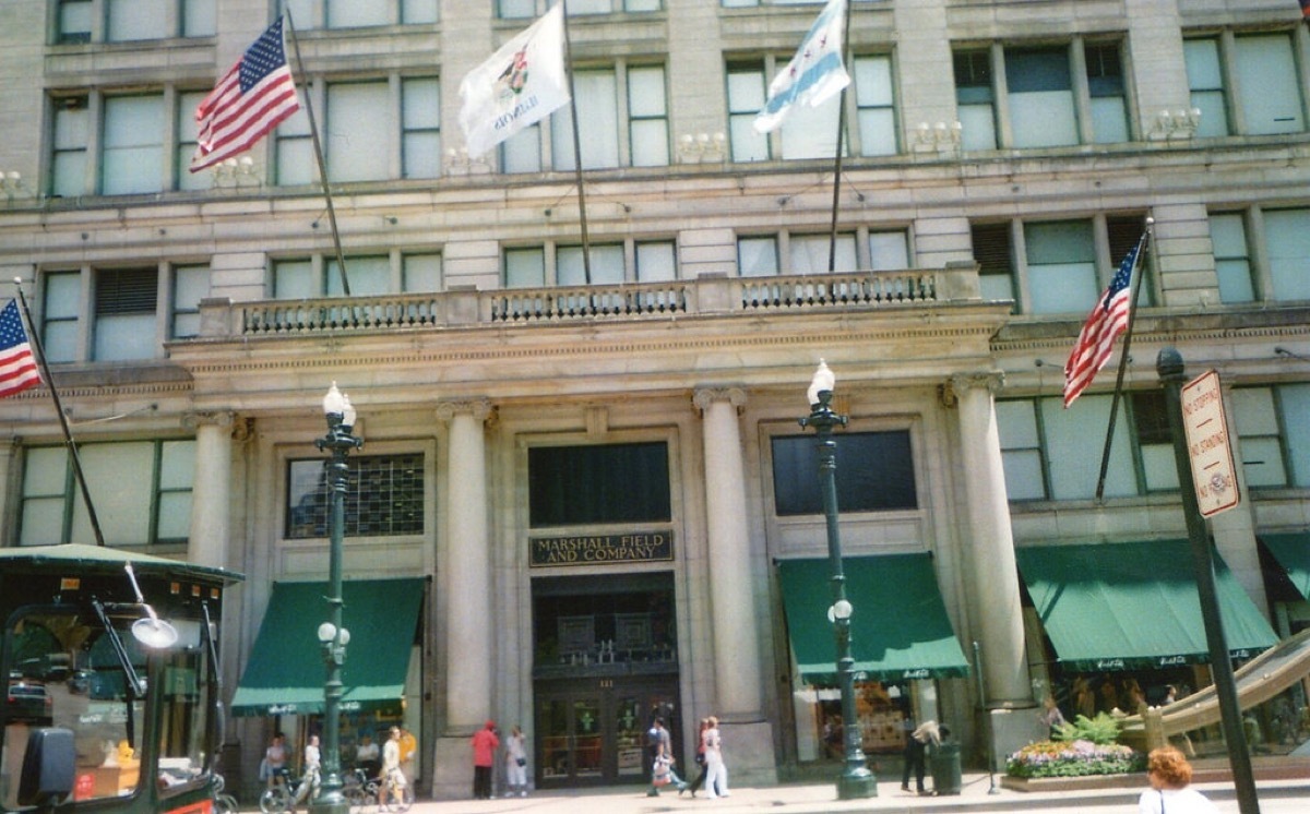 marshall field's entrance defunct department stores