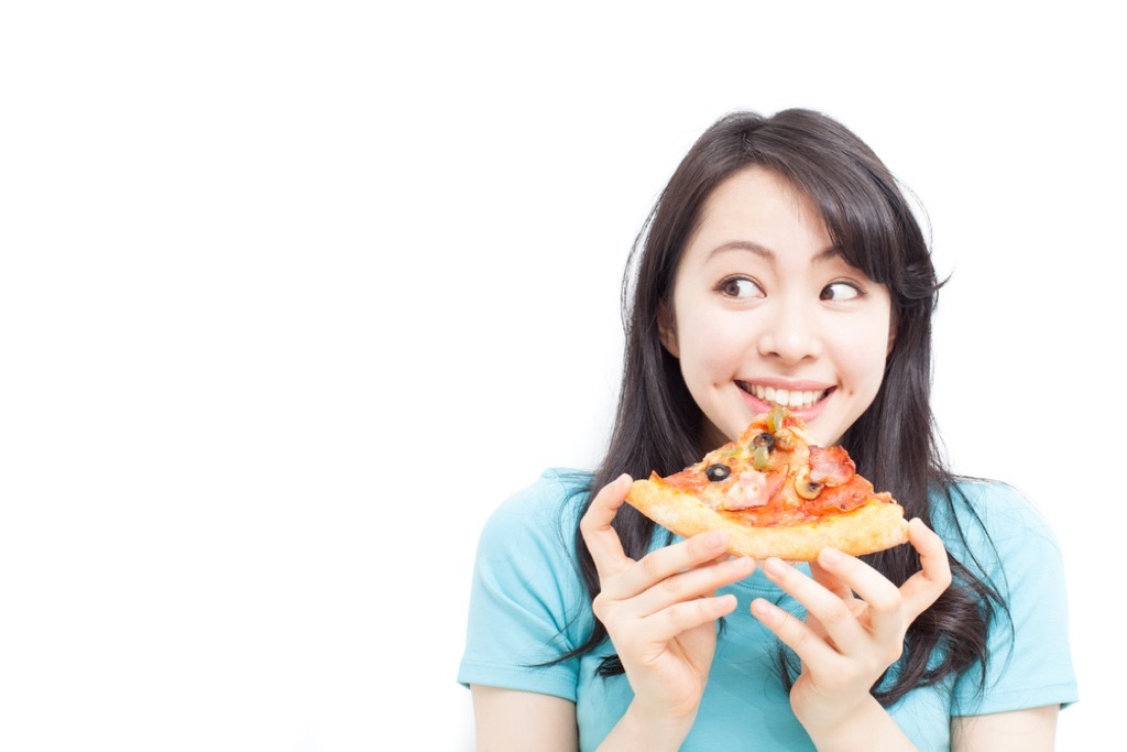 teenager eating pizza