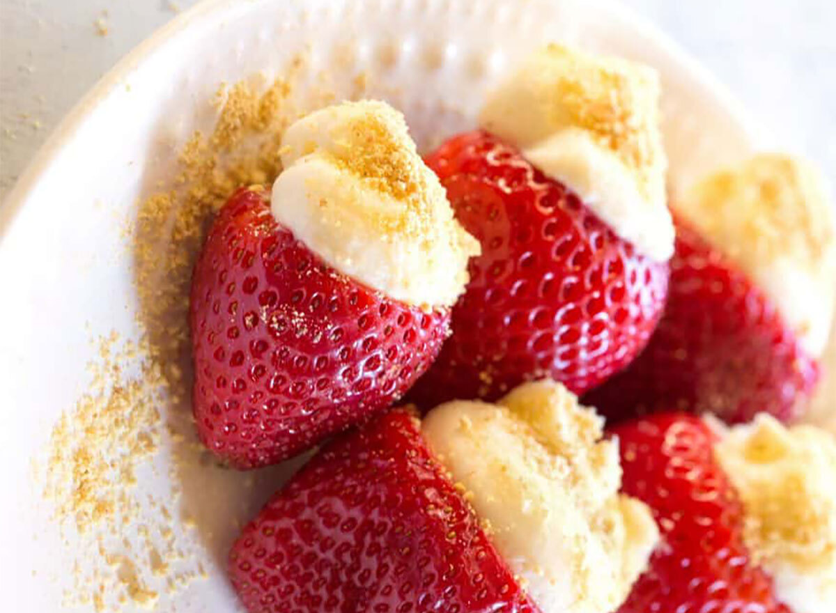 cheesecake stuffed strawberries