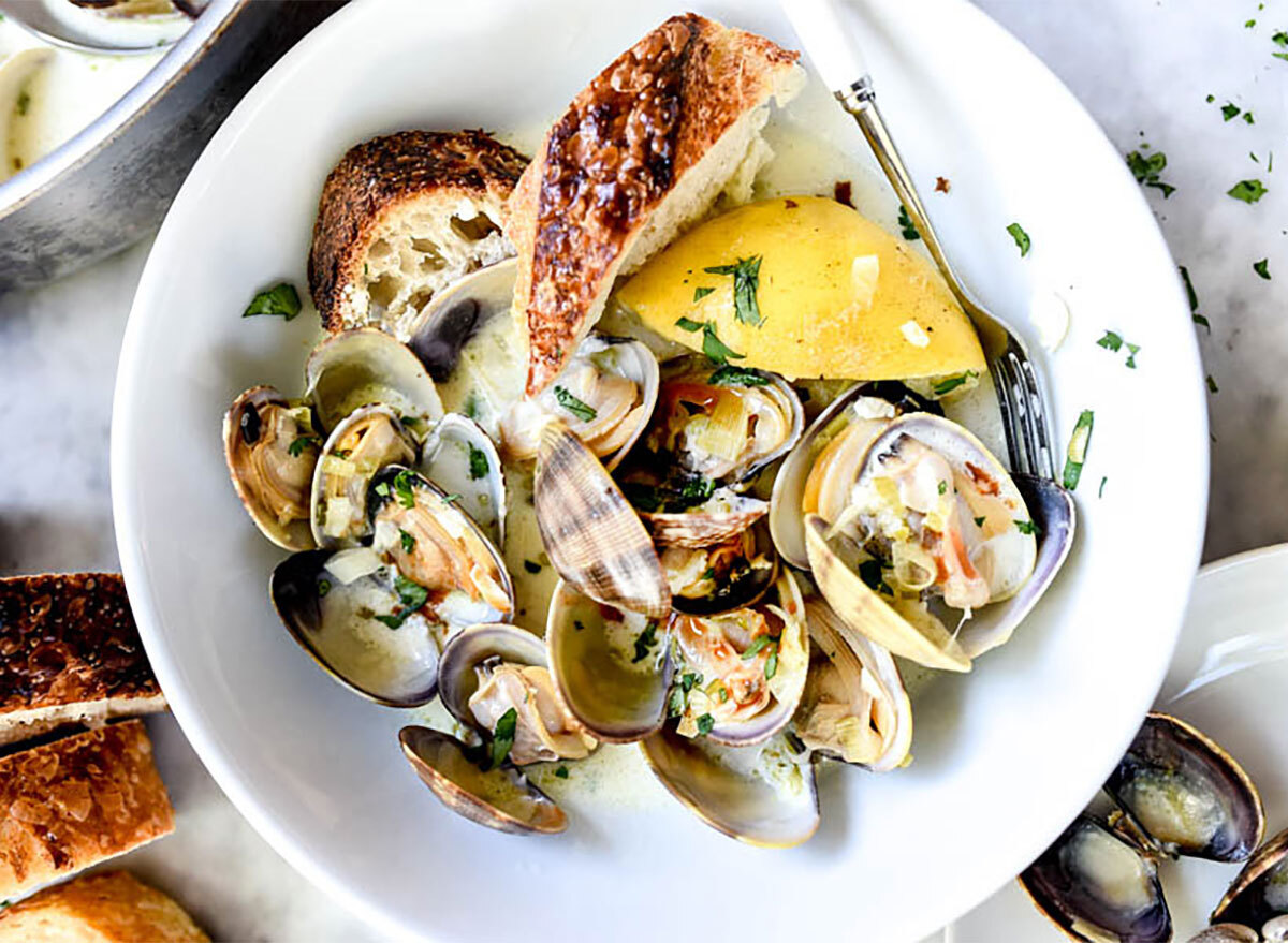 steamed clams in bowl