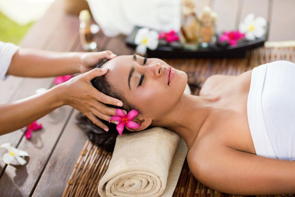 Bạch Dương – thư giãn với Spa | Tạo lập thói quen làm đẹp theo cung hoàng đạo của bạn | Her Beauty