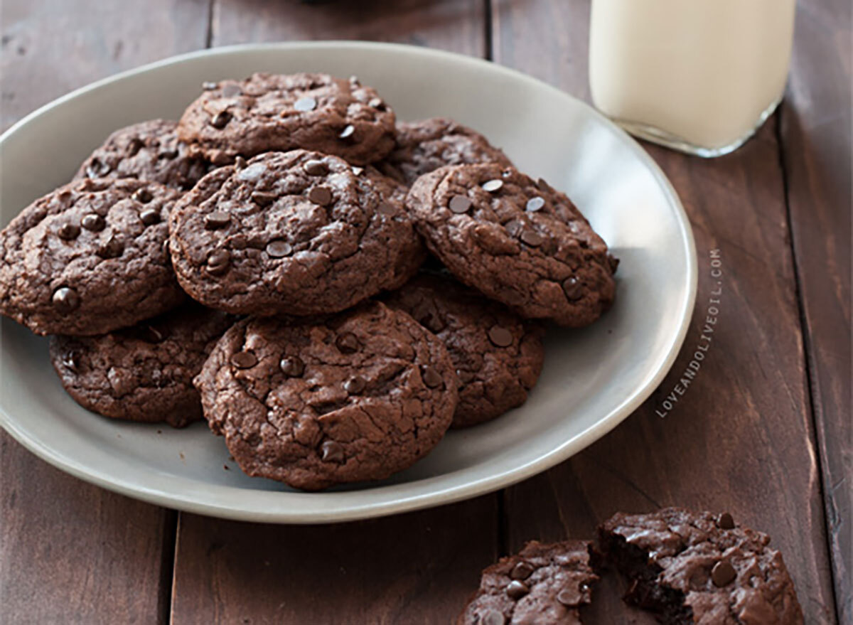 plate of double chocolate chip chipotle cookies