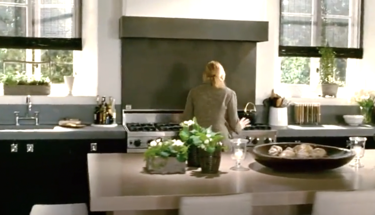 Screenshot of the character Amanda Woods' Los Angeles kitchen in the movie 