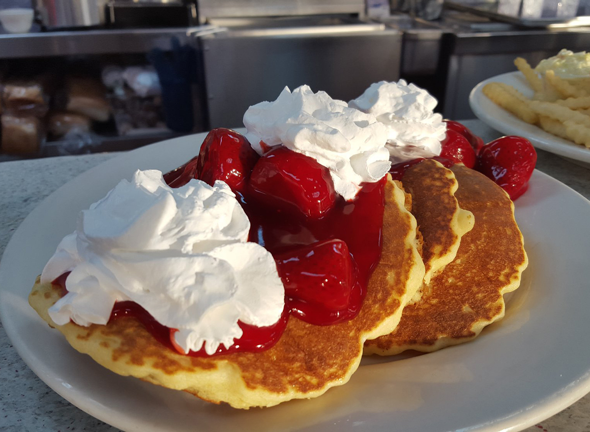 pancakes with strawberries and whipped cream