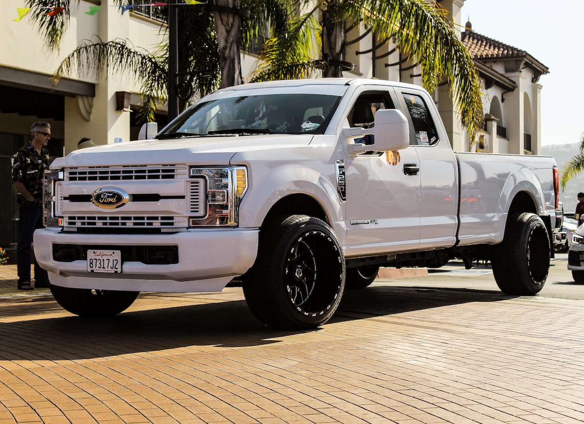 White Ford F-250