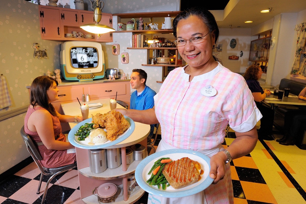 Clean Plate Club – Bop into a fabulous fifties kitchenette at Disney's Hollywood Studios where diners get 