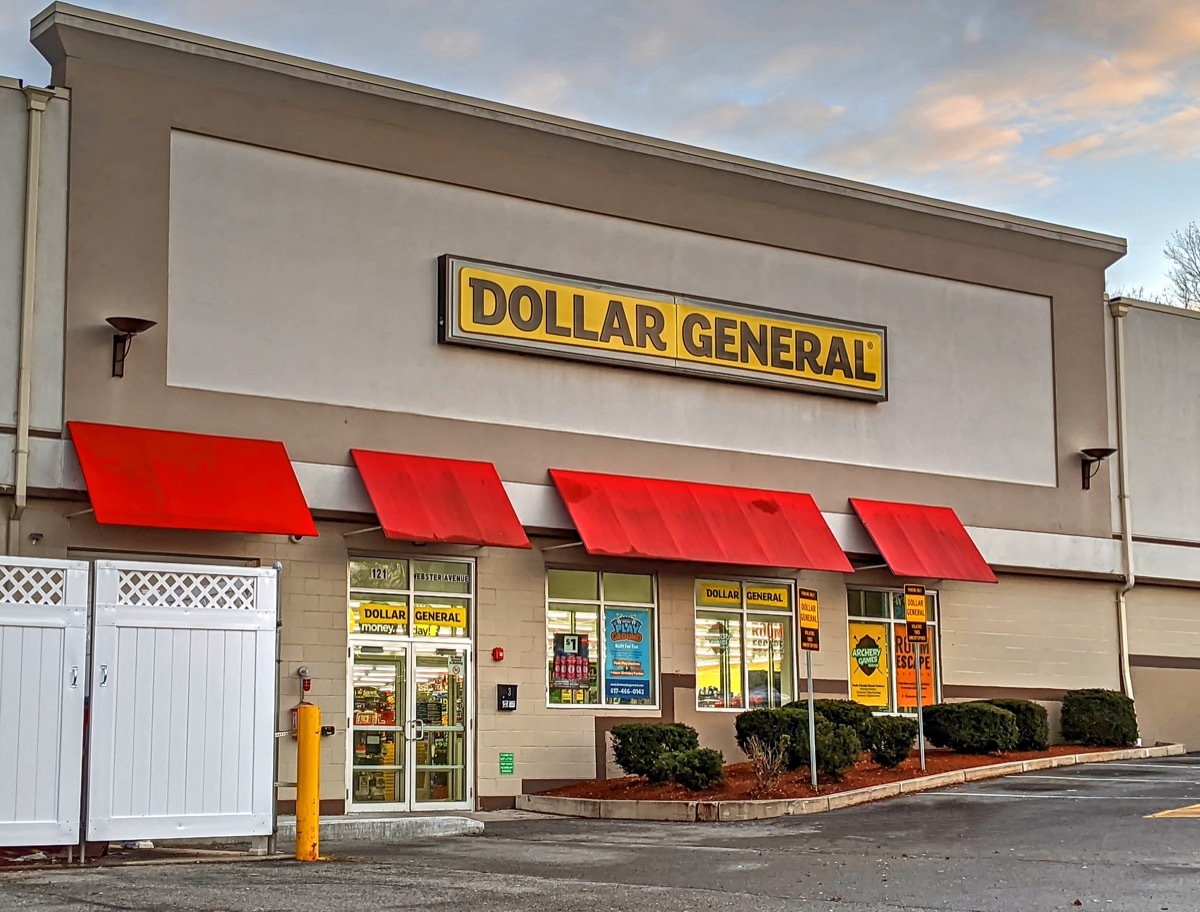 dollar general storefront