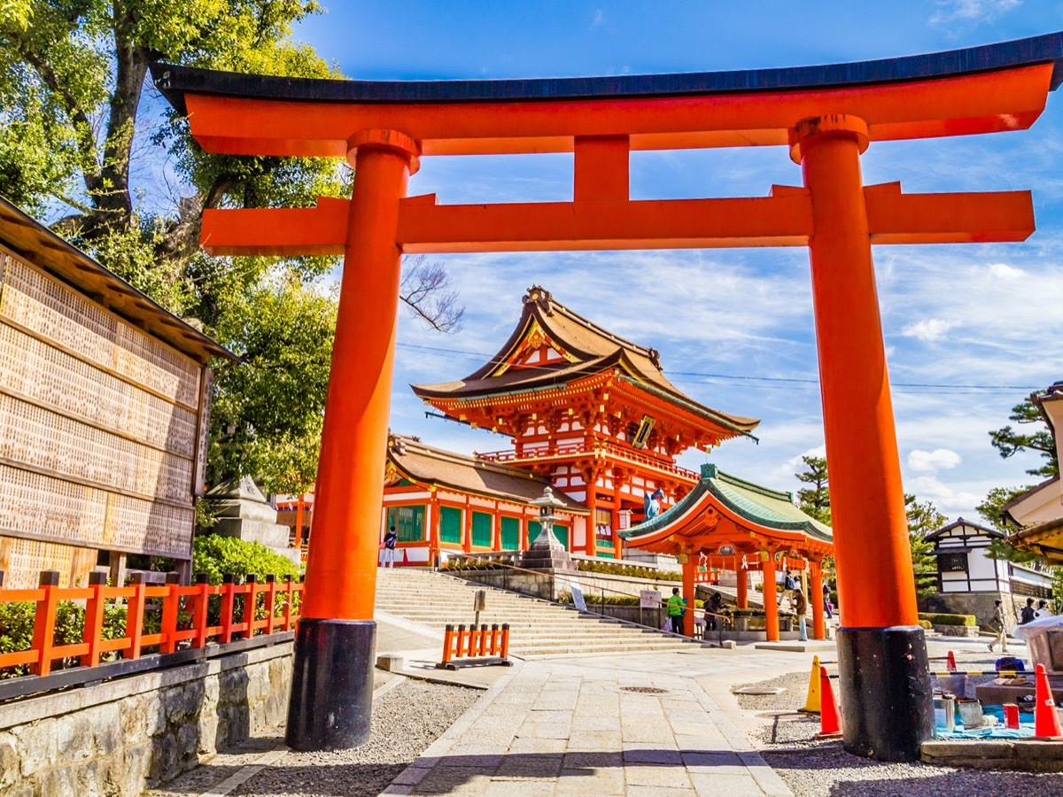 entrance to the inari shrine kyoto