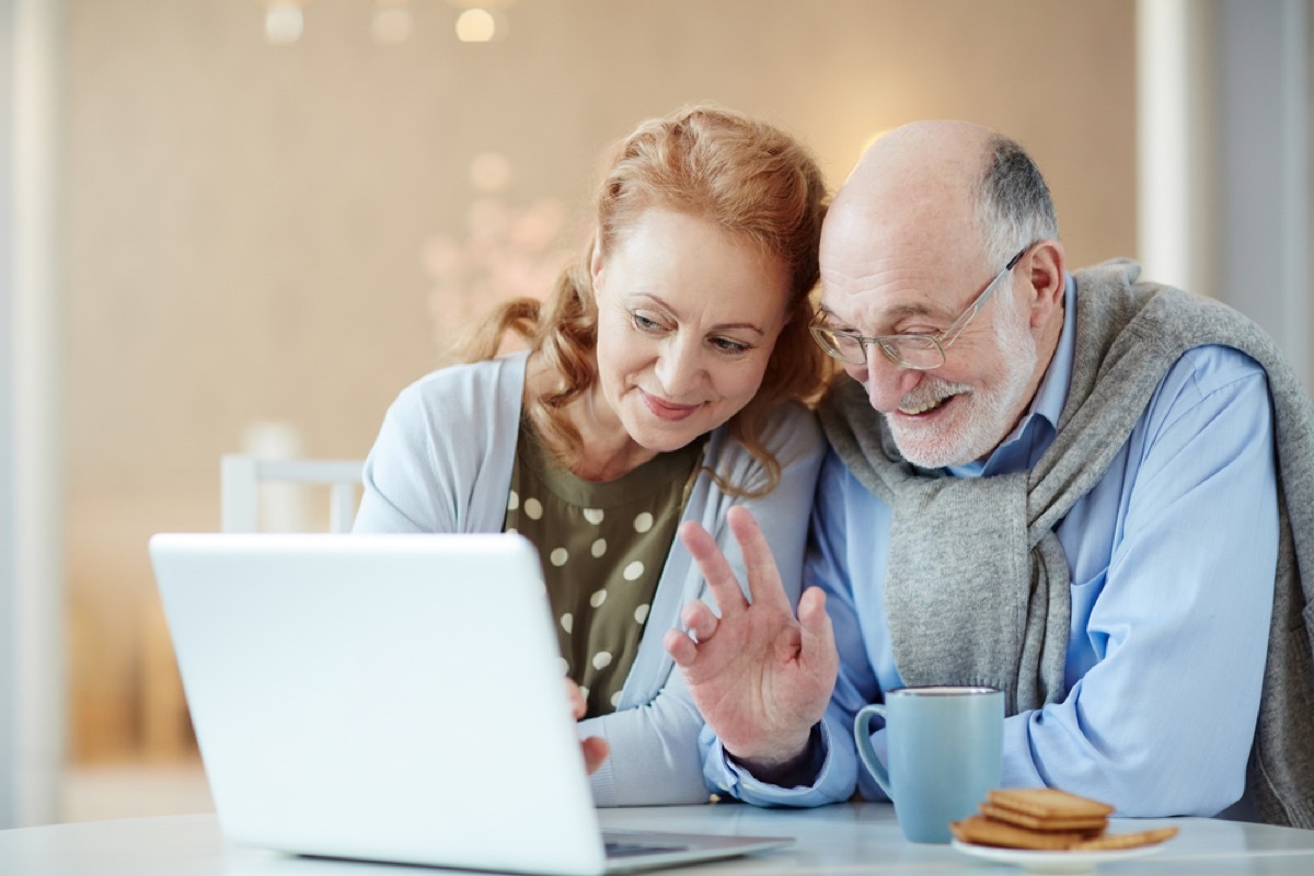 older couple waving at computer screen, things that annoy grandparents