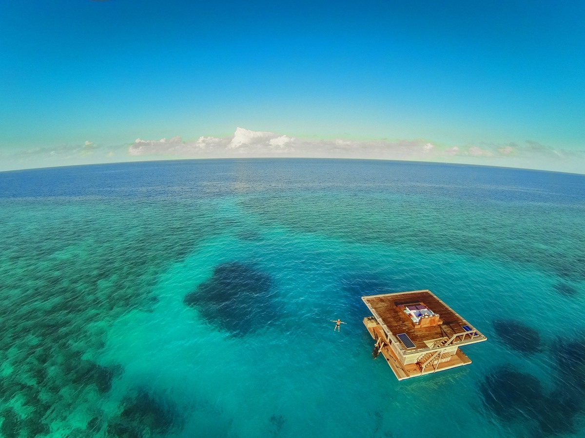 underwater room of manta resort